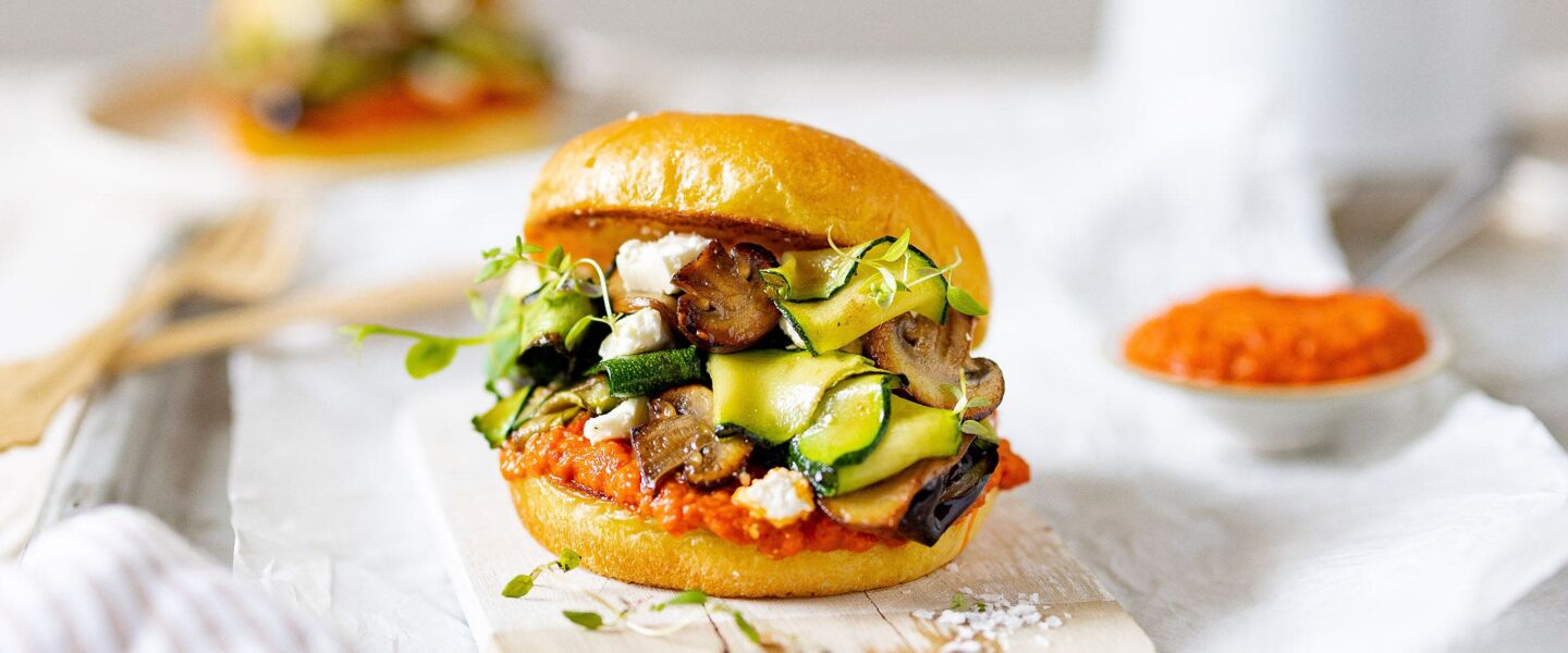 Oelz_Brioche Burger Brötle gegrilltes Gemüse und Hirtenkäse