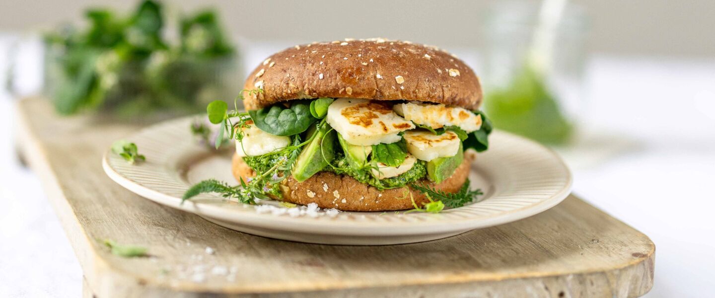 Ölz Eiweiß Burger als vegetarischer Green Goddess Burger_quer-min