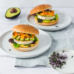 Ölz Maxi Burger Brötle mit Grillkäse & Avocado