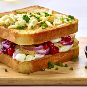 Ölz Sandwich Toast mit Ziegenkäse Croque - Birne, Preiselbeeren